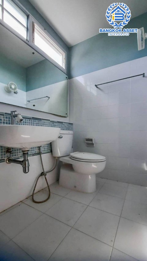 *****ทาวน์เฮ้าส์มือสองย่านสมุทรปราการ ม.อินดี้ ประชาอุทิศ90 #หลังมุม คุณภาพระดับ L&H เนื้อที่กว้างขวางถึงเกือบ 26 ตร.ว. ฟังก์ชัน 3 ห้องนอน 2 ห้องน้ำ 1 ที่จอดรถ ตกแต่งภายในสวยงาม บิวท์อินครัว บนทำเลแห่งการเดินทาง ใกล้รถไฟฟ้า (ในอนาคต) สายสีม่วง "สถานีครุใน" และทางด่วน "สุขสวัสดิ์"